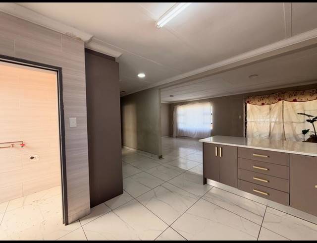 3 BEDROOM HOUSE FOR SALE IN VANDERBIJLPARK CW 1